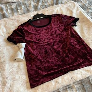 🥀EUC Crushed Velvety/Velour looking top by Hippie Laundry…Size M. 🥀